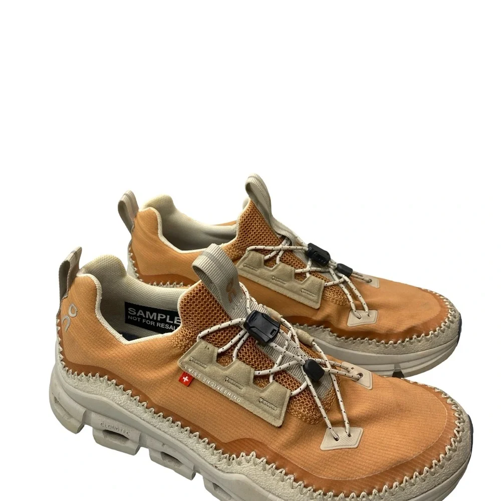 On Running Tan and White Women's hiking Sneakers woman’s size 7.5 - Picture 6 of 11